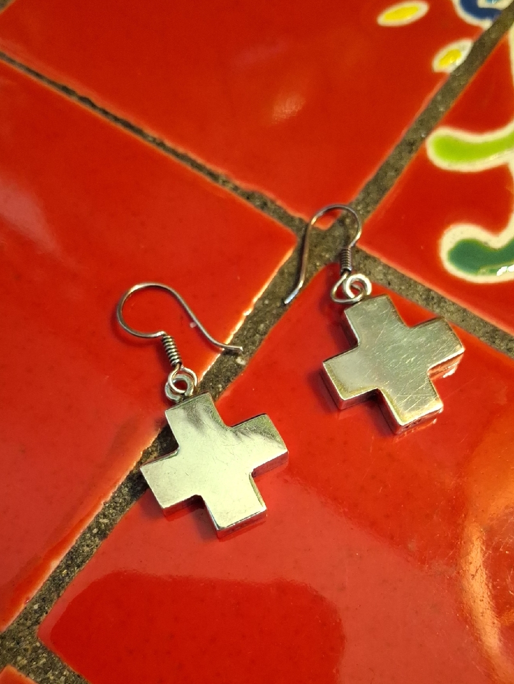 Silver CROSS EARRINGS 3/4" 750/1000 Silver Vintge Not Hollow Excellent Pre-owned